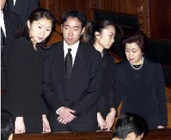 Obuchi's wife, children at Diet to hear eulogy